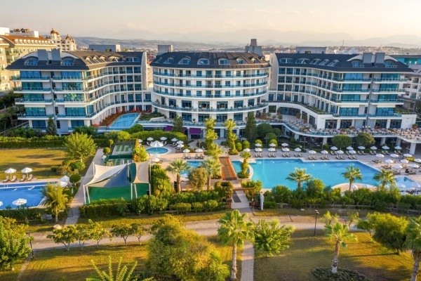 Commodore Elite Suites & Spa *****