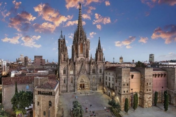 Katalóniai képeslapok - csoportos utazás magyar idegenvezetővel Barcelonába 2026.10.09-12.