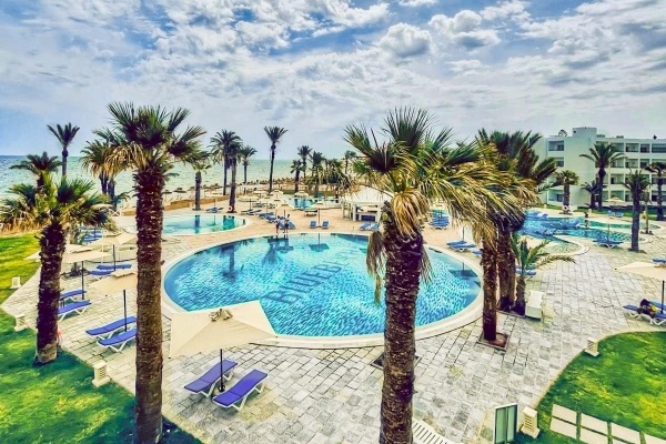 BLUE BEACH ****