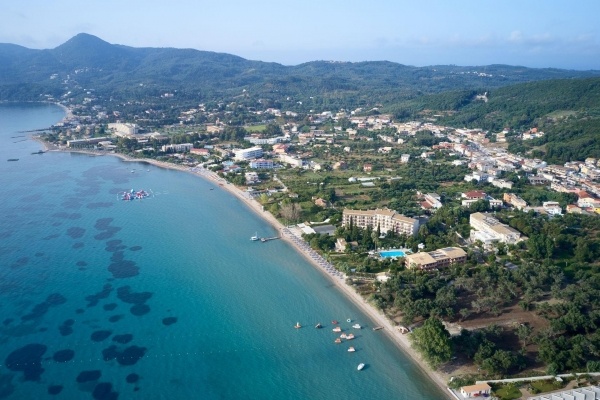 DELFINIA ****